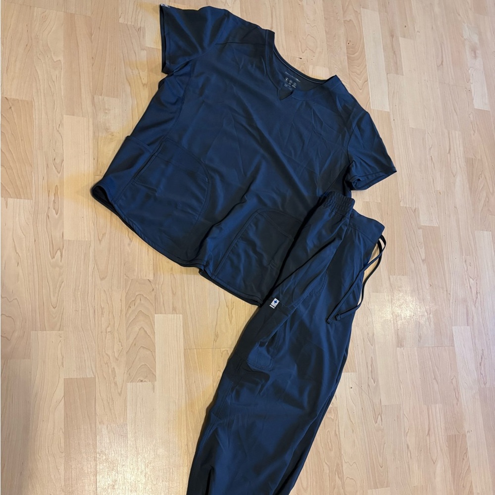Scrubstar matching set